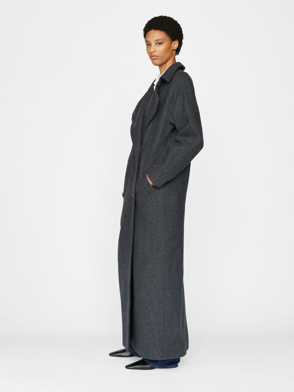 coat side view alt:fit1